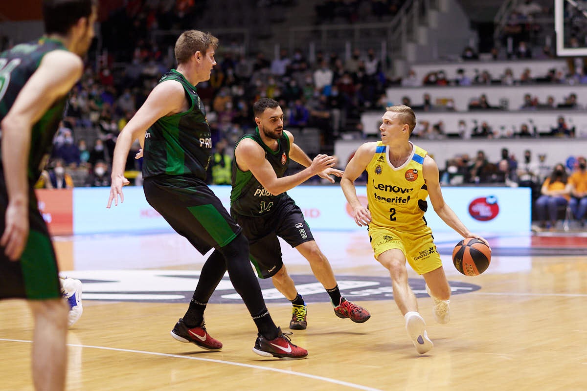 Todas las fotos del primer encuentro de cuartos de la Copa del Rey de Baloncesto que se celebra en Granada