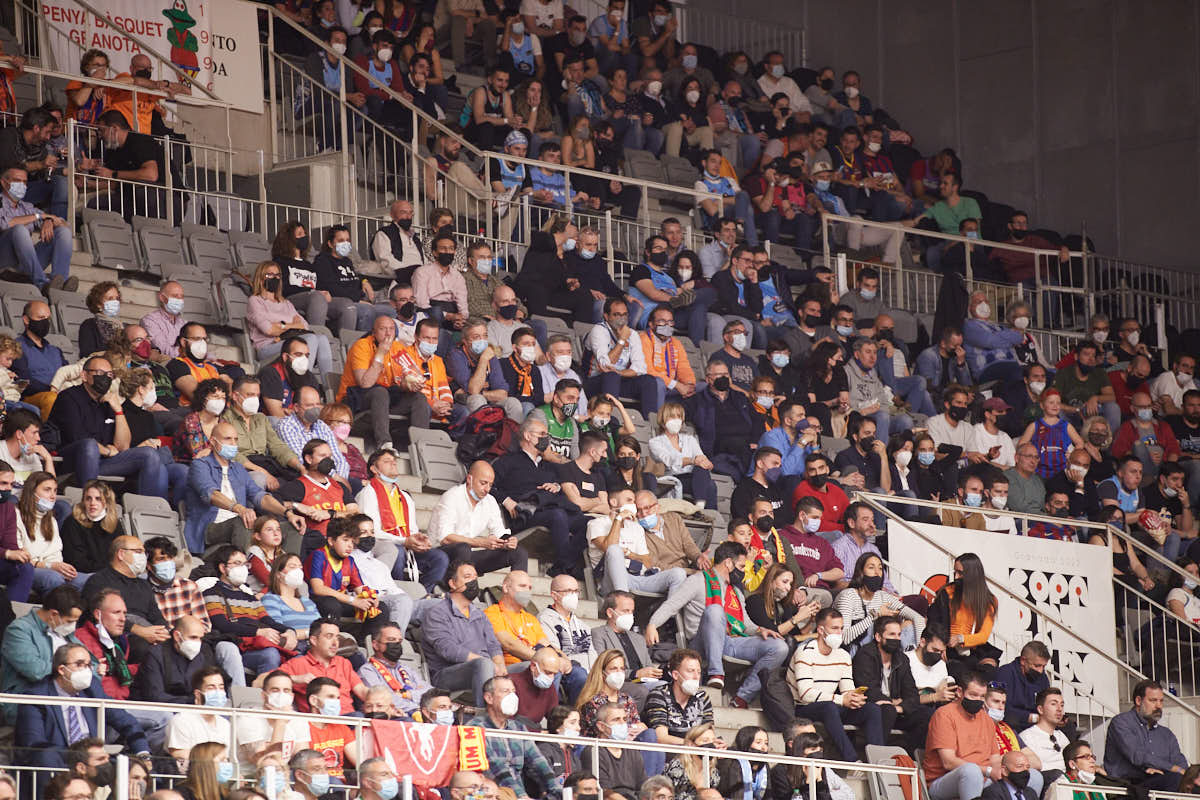 Las imágenes de las gradas del Palacio de los Deportes de Granada en el último encuentro de cuartos de final
