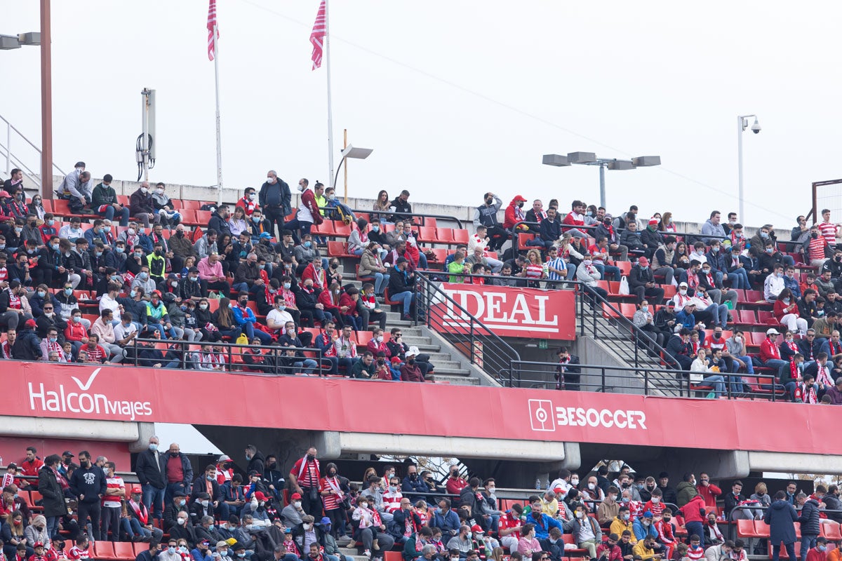Fotos: Encuéntrate en la grada de Los Cármenes en el Granada-Villarreal