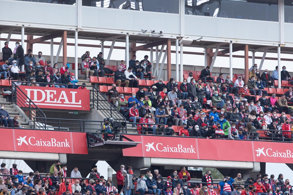 Fotos: Encuéntrate en la grada de Los Cármenes en el Granada-Villarreal