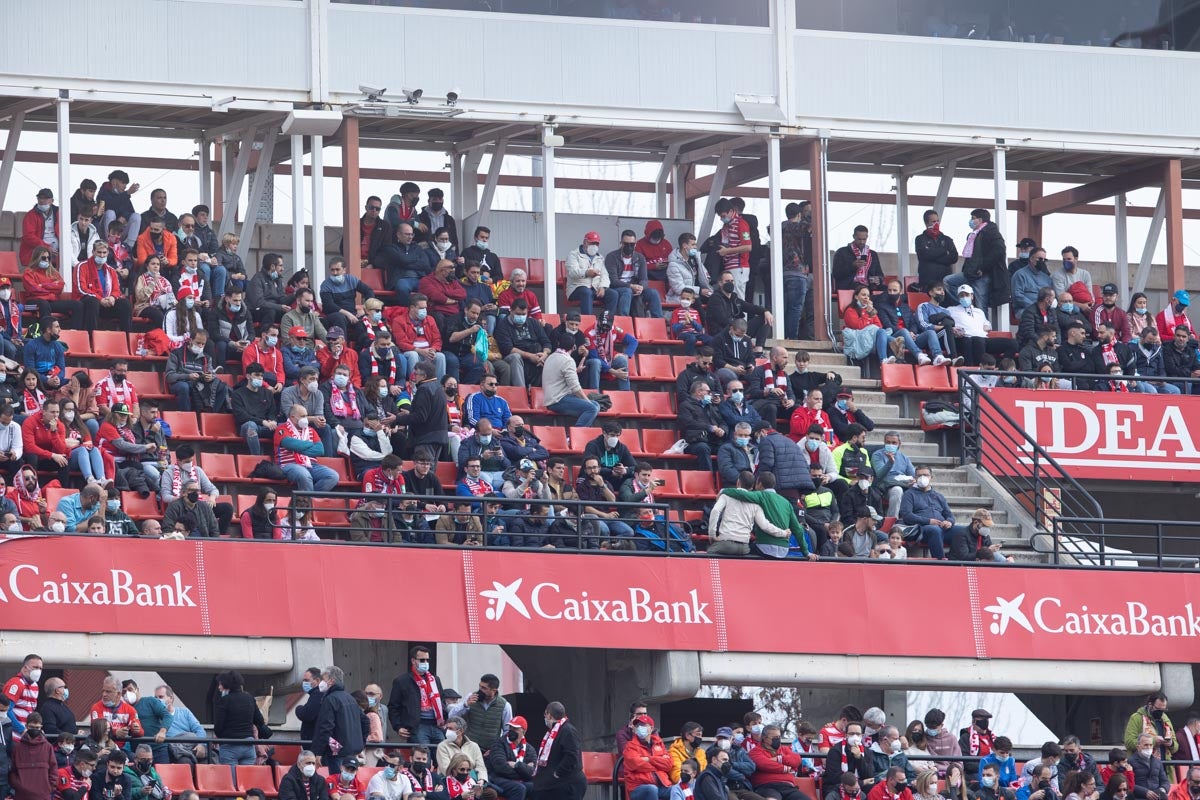 Fotos: Encuéntrate en la grada de Los Cármenes en el Granada-Villarreal