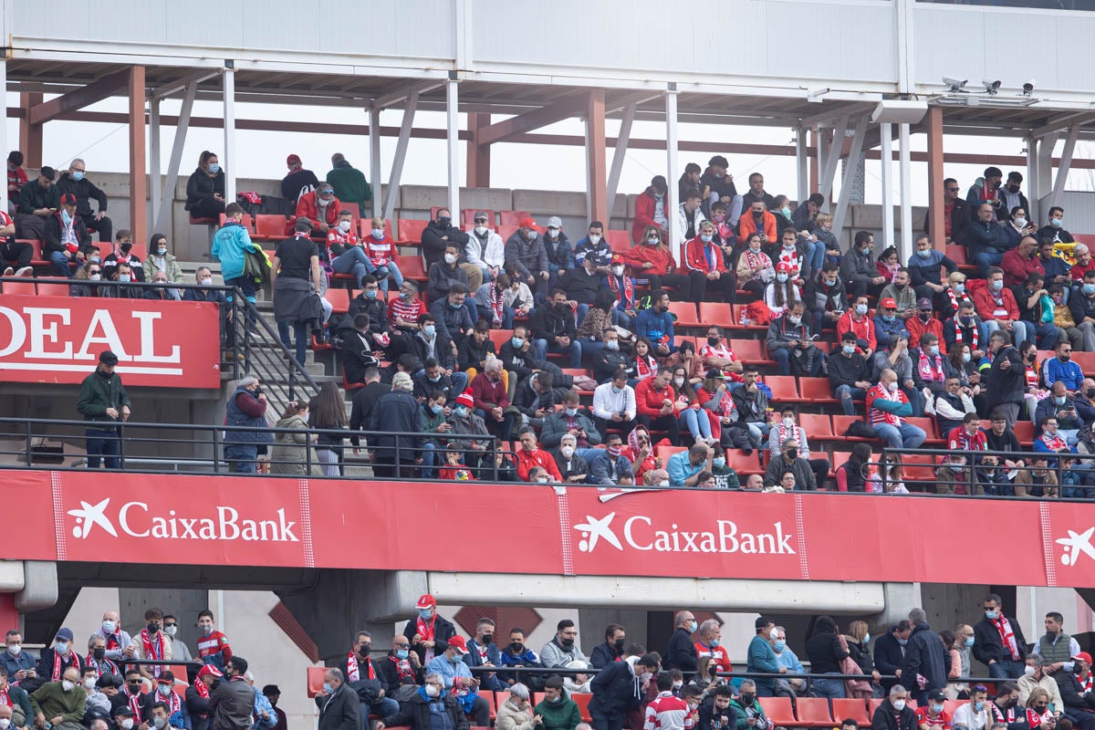 Fotos: Encuéntrate en la grada de Los Cármenes en el Granada-Villarreal