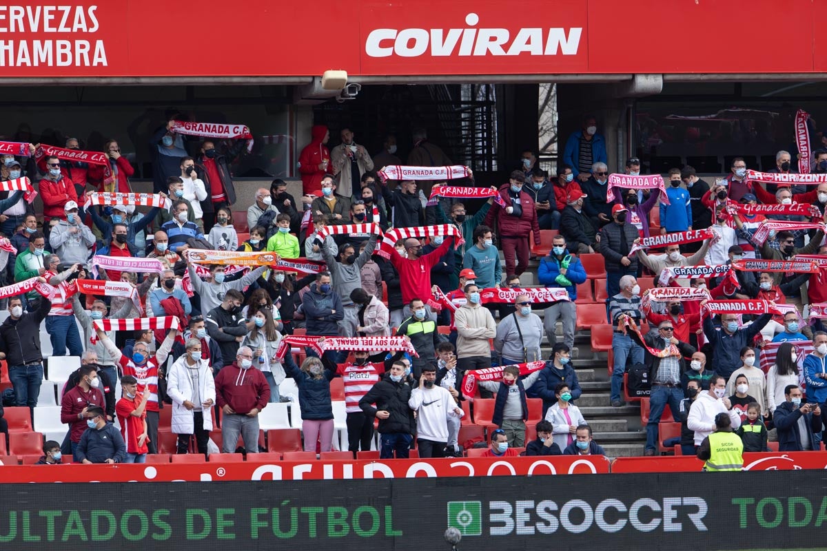 Fotos: Encuéntrate en la grada de Los Cármenes en el Granada-Villarreal