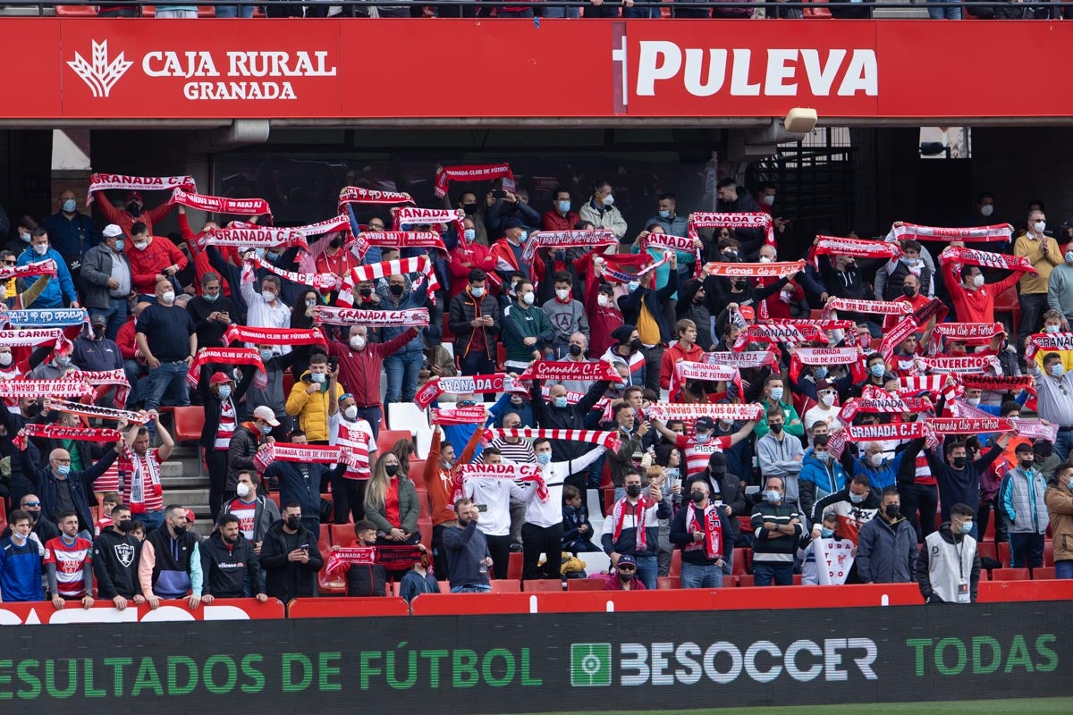 Fotos: Encuéntrate en la grada de Los Cármenes en el Granada-Villarreal