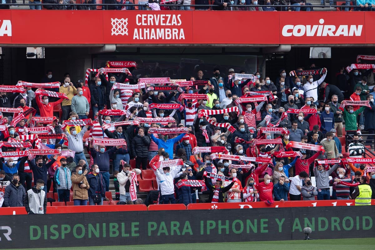 Fotos: Encuéntrate en la grada de Los Cármenes en el Granada-Villarreal