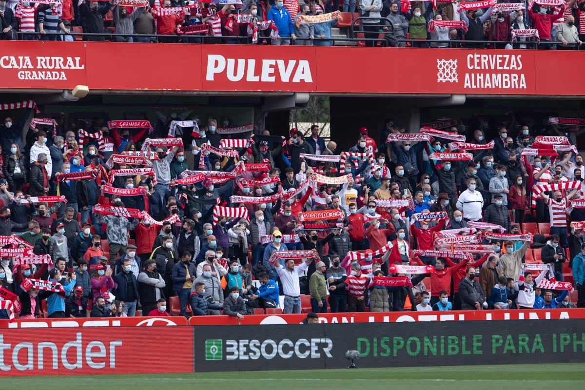 Fotos: Encuéntrate en la grada de Los Cármenes en el Granada-Villarreal