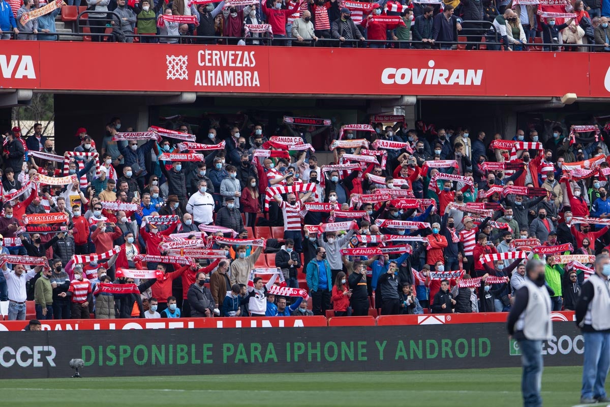 Fotos: Encuéntrate en la grada de Los Cármenes en el Granada-Villarreal