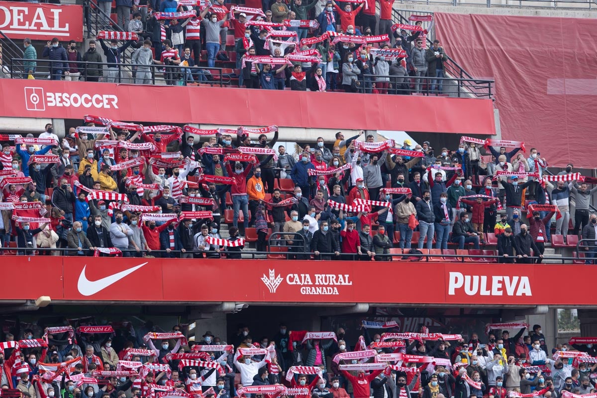Fotos: Encuéntrate en la grada de Los Cármenes en el Granada-Villarreal