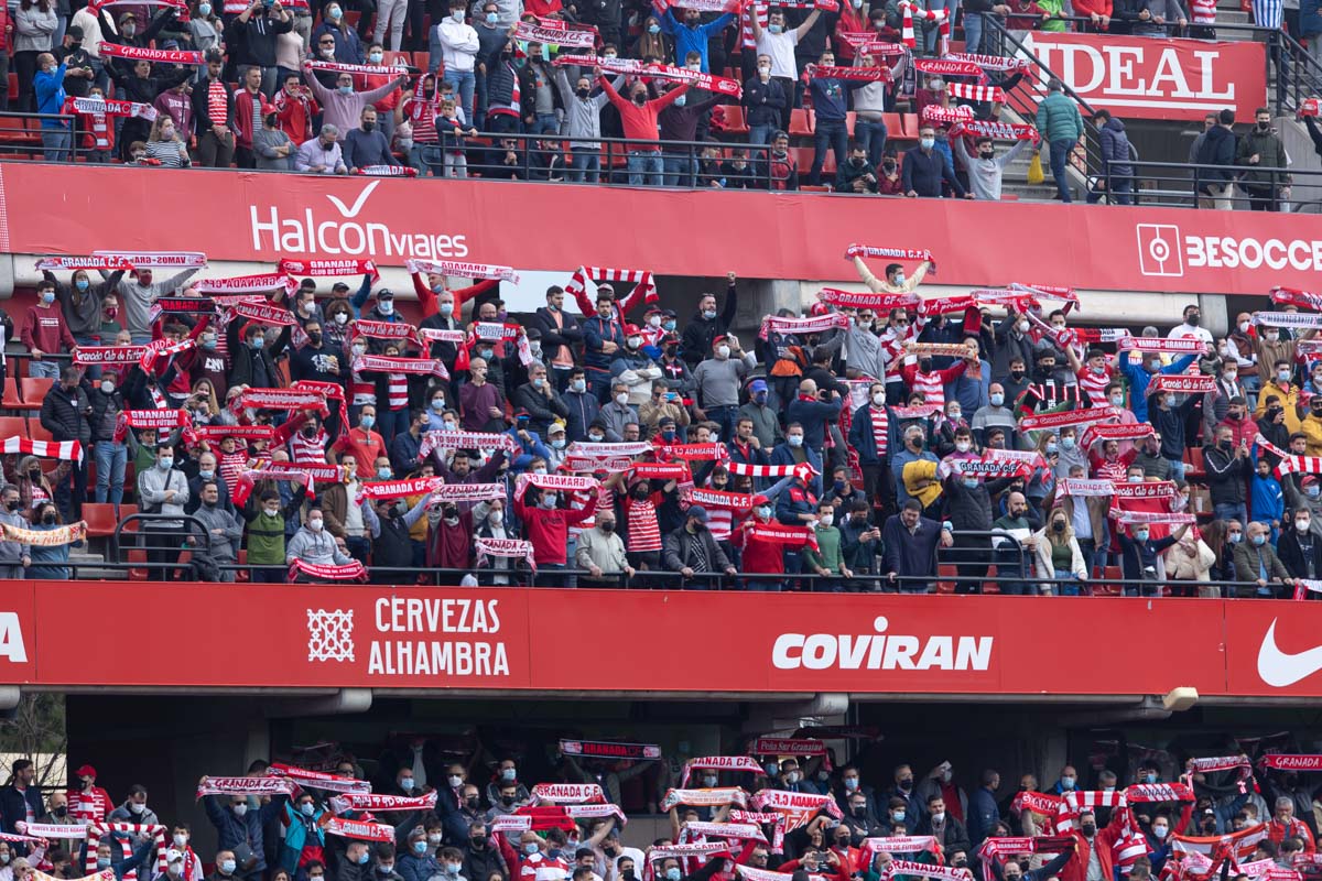 Fotos: Encuéntrate en la grada de Los Cármenes en el Granada-Villarreal