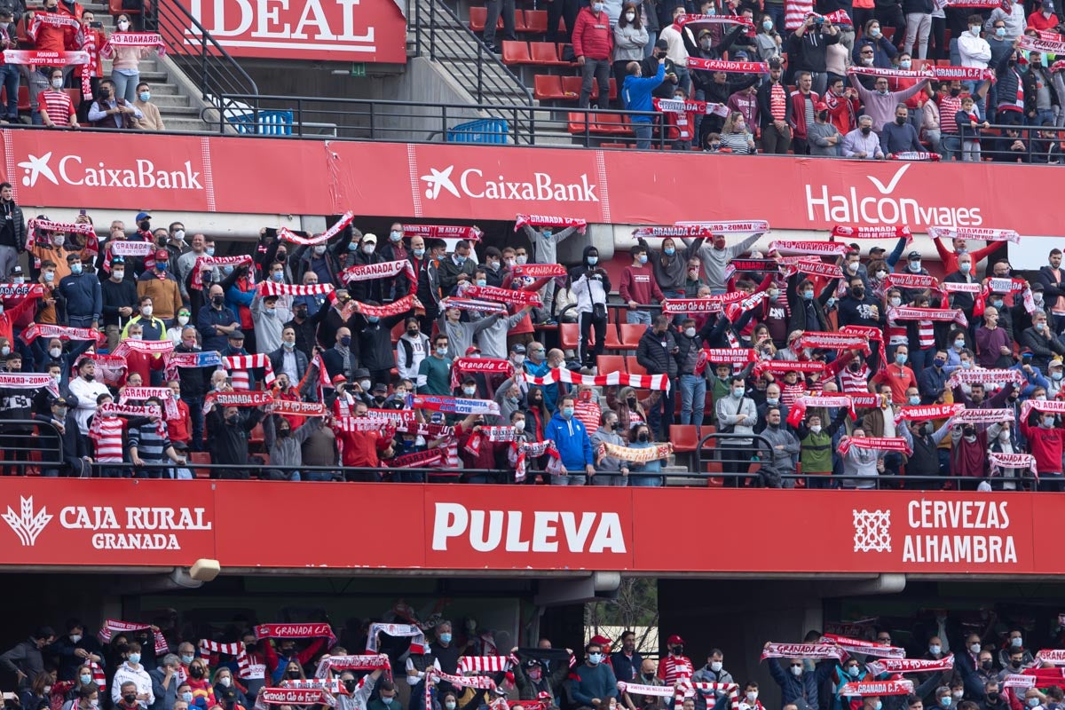 Fotos: Encuéntrate en la grada de Los Cármenes en el Granada-Villarreal