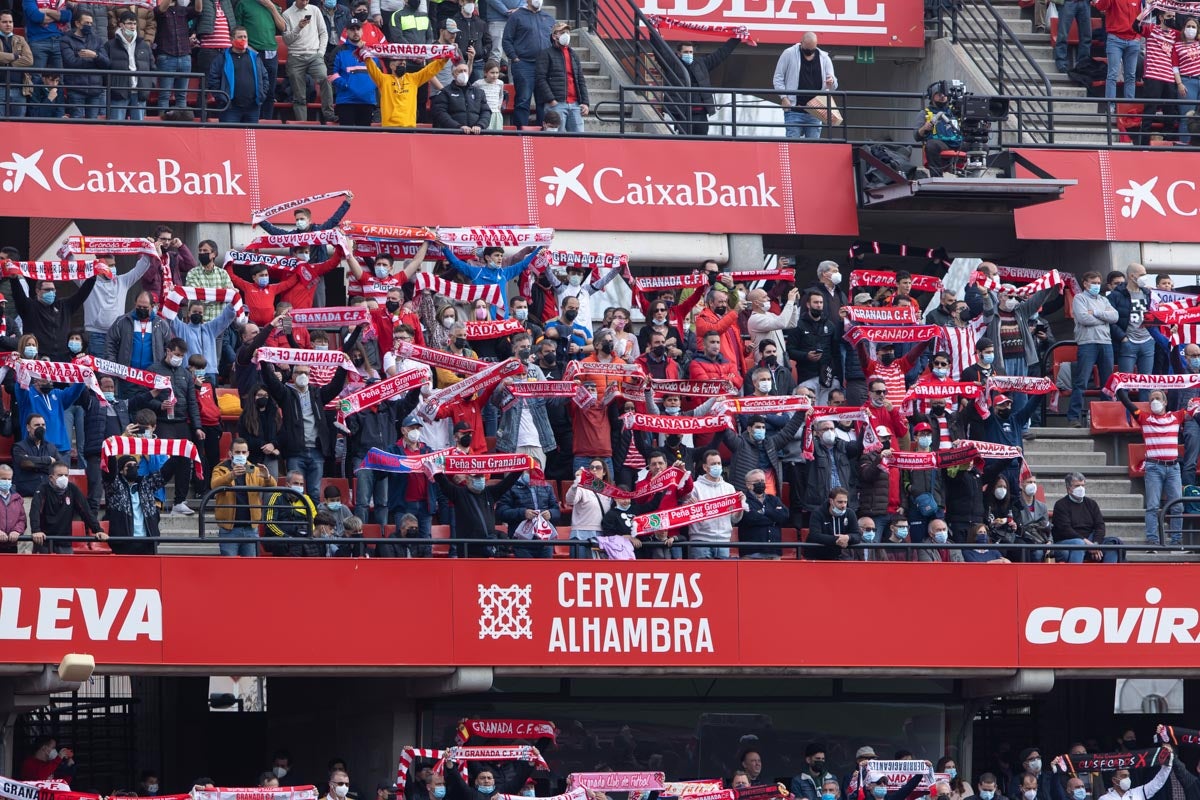 Fotos: Encuéntrate en la grada de Los Cármenes en el Granada-Villarreal