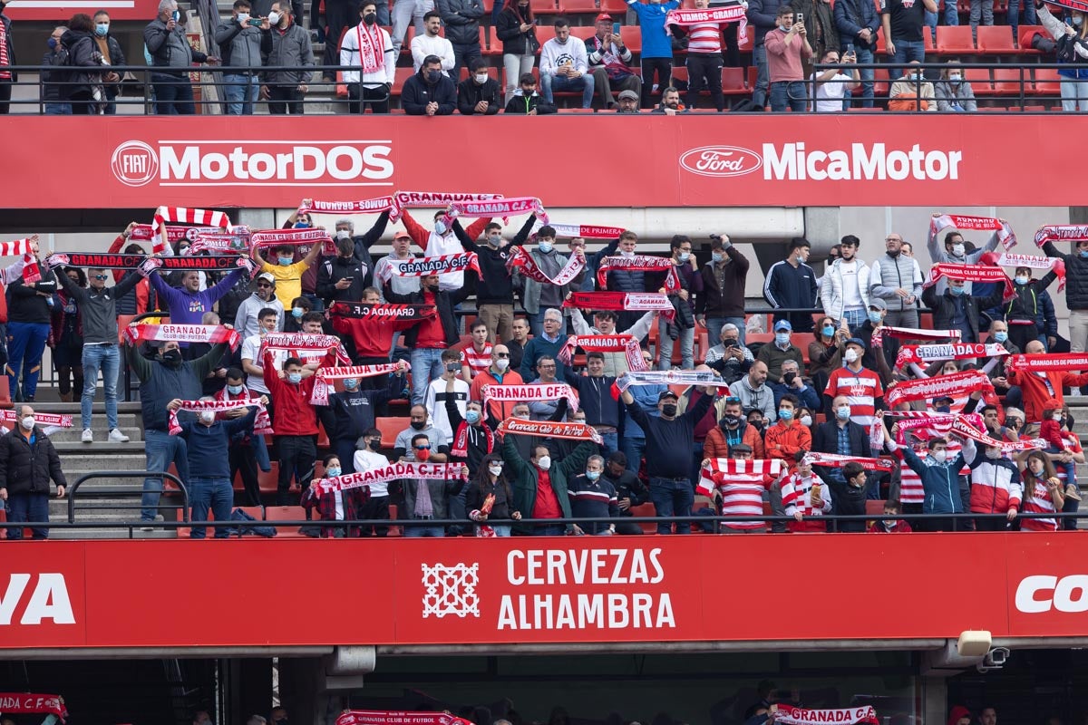 Fotos: Encuéntrate en la grada de Los Cármenes en el Granada-Villarreal