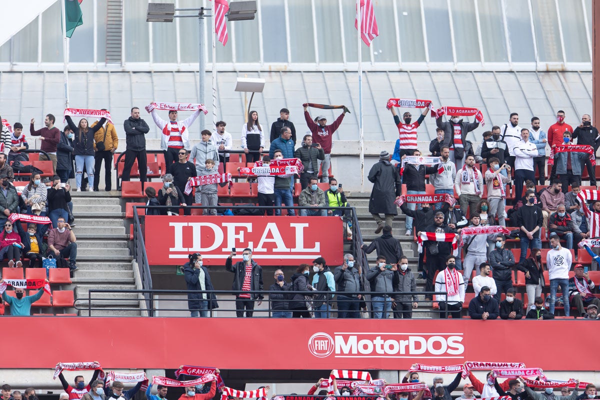 Fotos: Encuéntrate en la grada de Los Cármenes en el Granada-Villarreal