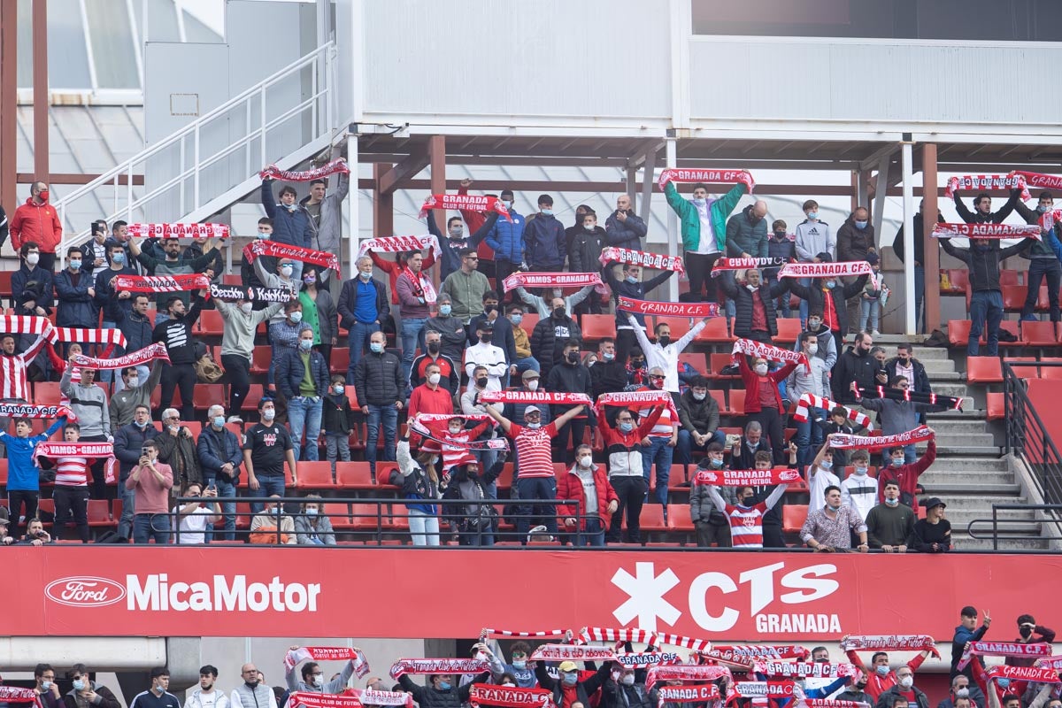 Fotos: Encuéntrate en la grada de Los Cármenes en el Granada-Villarreal