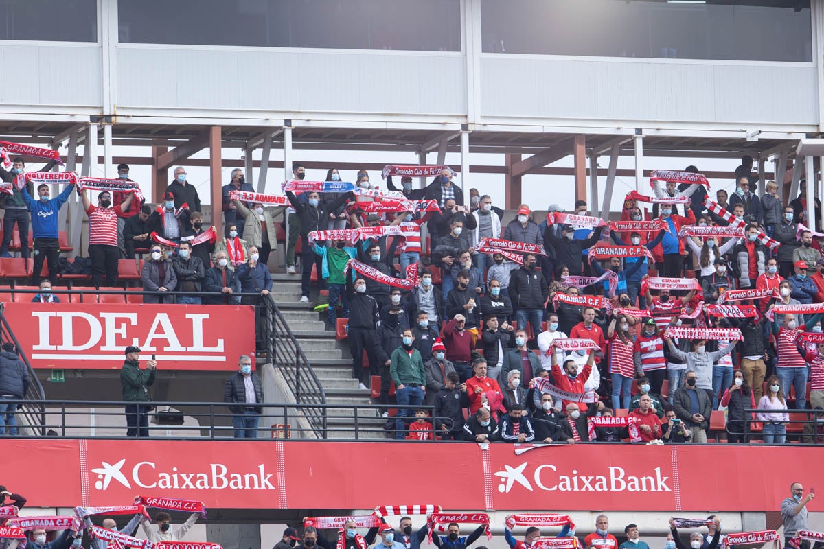 Fotos: Encuéntrate en la grada de Los Cármenes en el Granada-Villarreal
