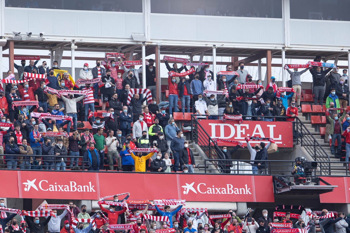Fotos: Encuéntrate en la grada de Los Cármenes en el Granada-Villarreal