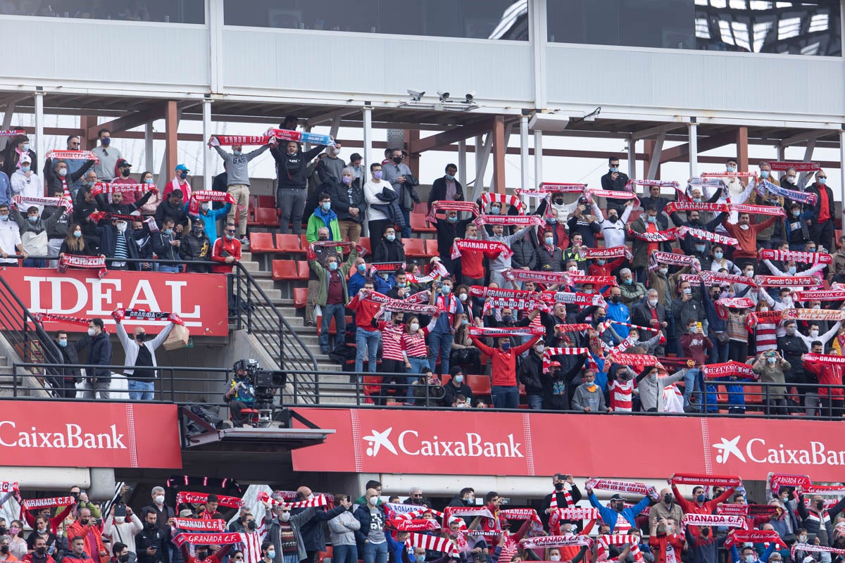 Fotos: Encuéntrate en la grada de Los Cármenes en el Granada-Villarreal