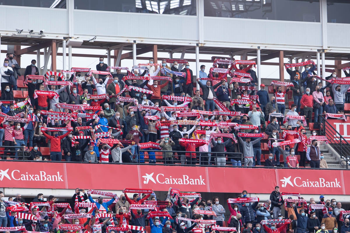 Fotos: Encuéntrate en la grada de Los Cármenes en el Granada-Villarreal