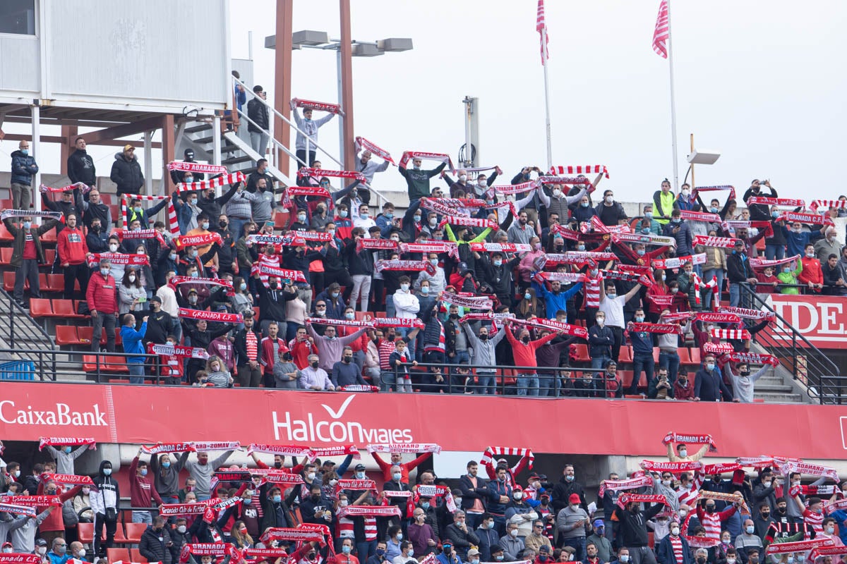Fotos: Encuéntrate en la grada de Los Cármenes en el Granada-Villarreal