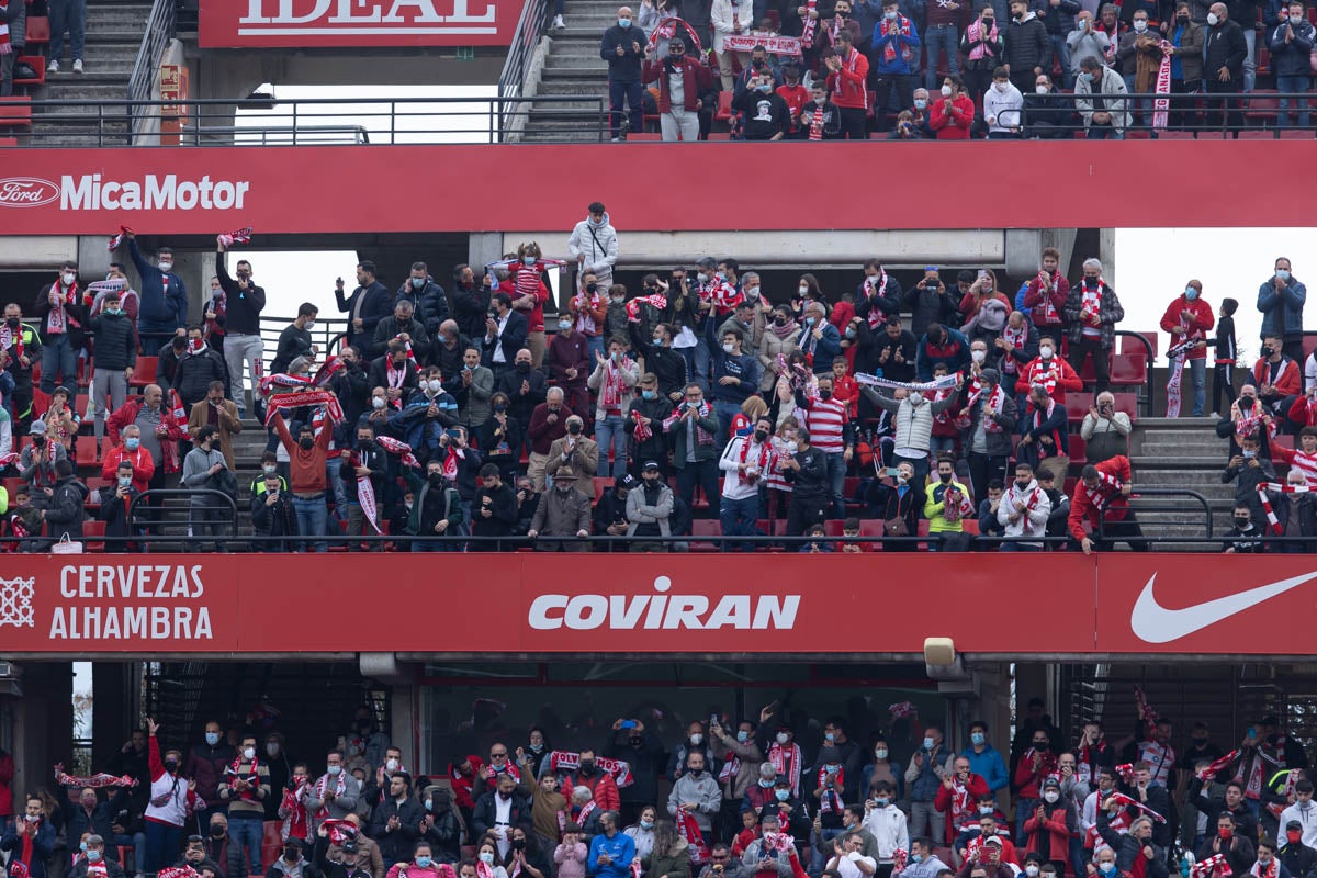 Fotos: Encuéntrate en la grada de Los Cármenes en el Granada-Villarreal