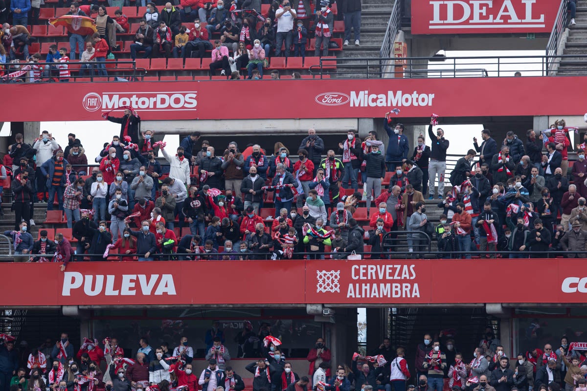 Fotos: Encuéntrate en la grada de Los Cármenes en el Granada-Villarreal