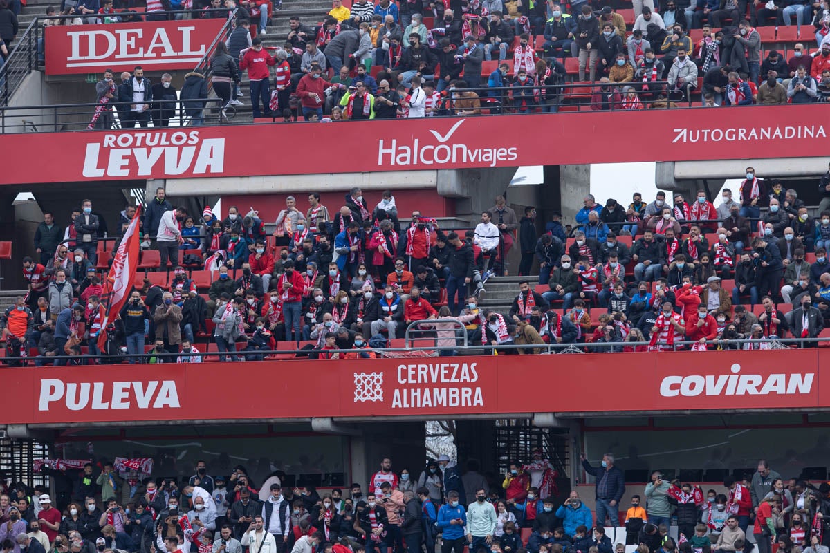 Fotos: Encuéntrate en la grada de Los Cármenes en el Granada-Villarreal