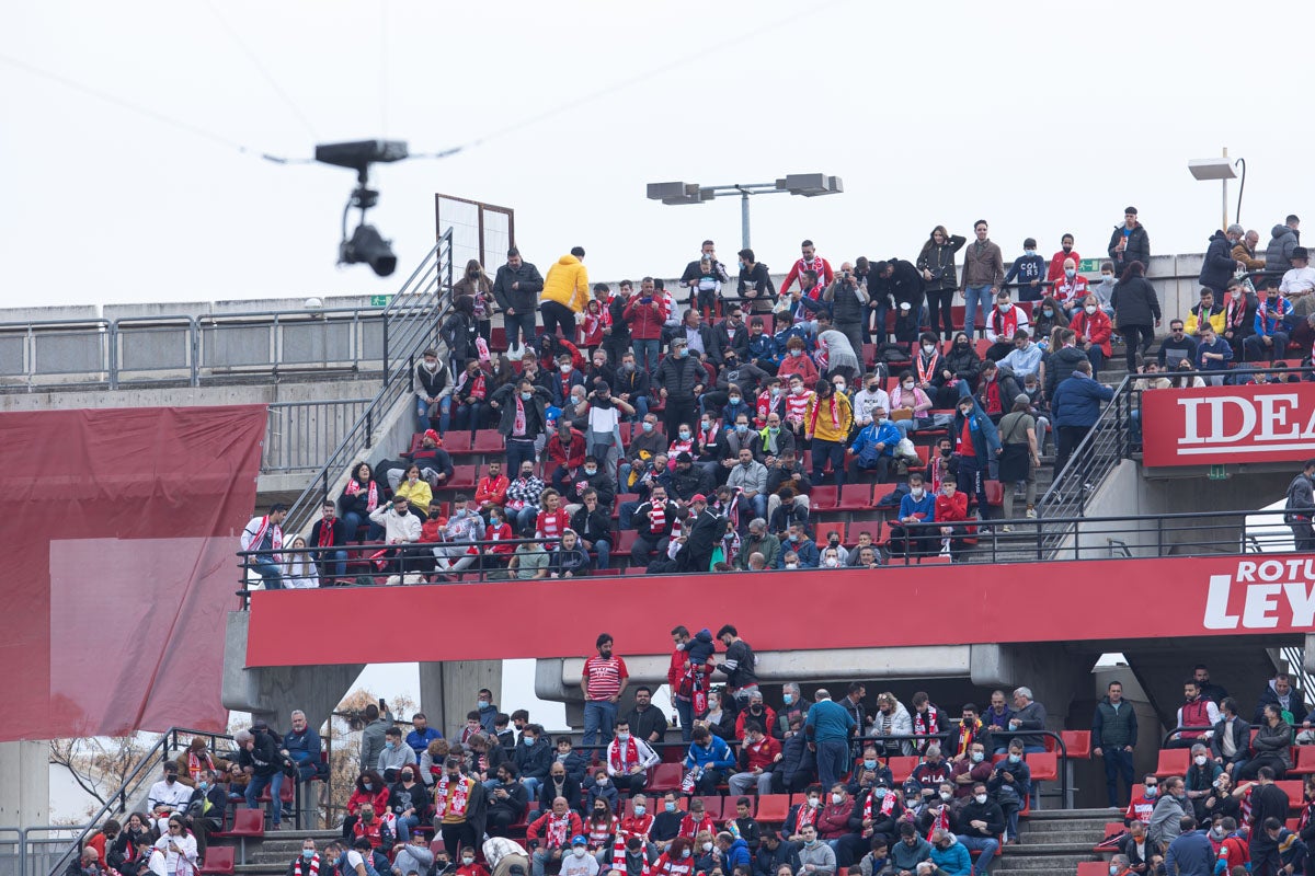 Fotos: Encuéntrate en la grada de Los Cármenes en el Granada-Villarreal