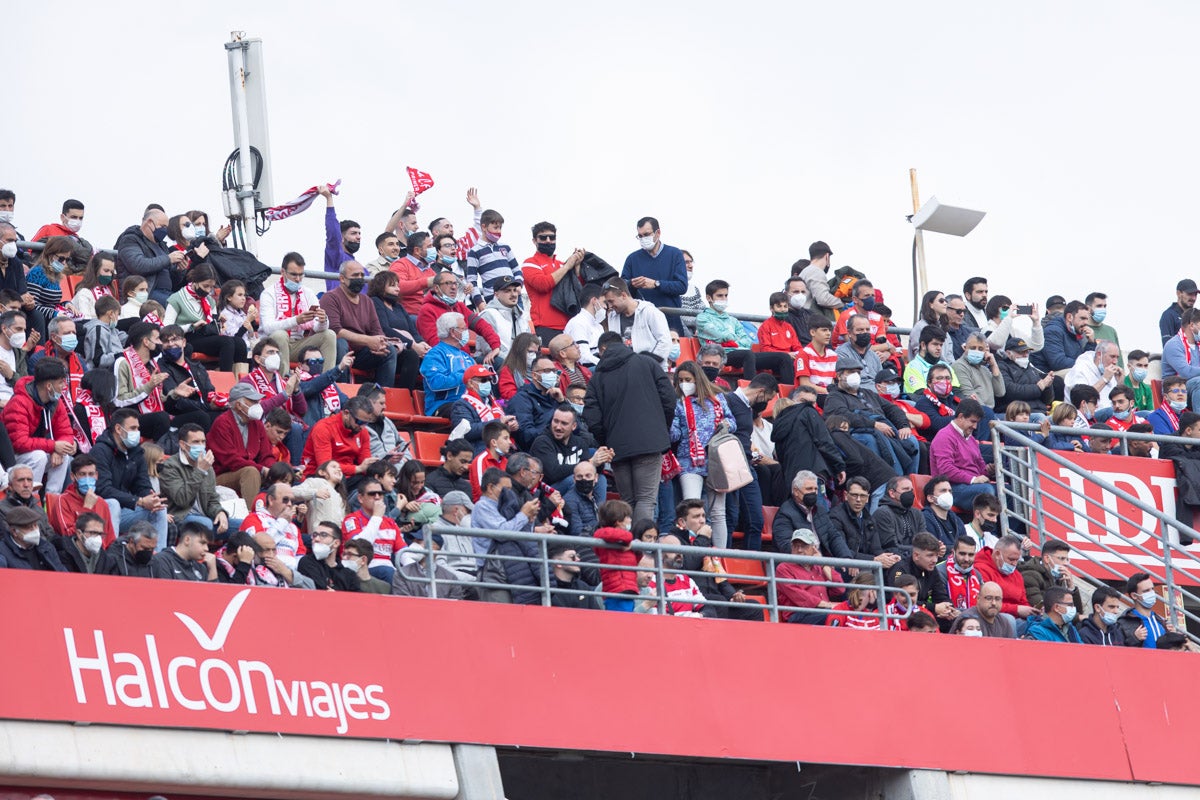 Fotos: Encuéntrate en la grada de Los Cármenes en el Granada-Villarreal