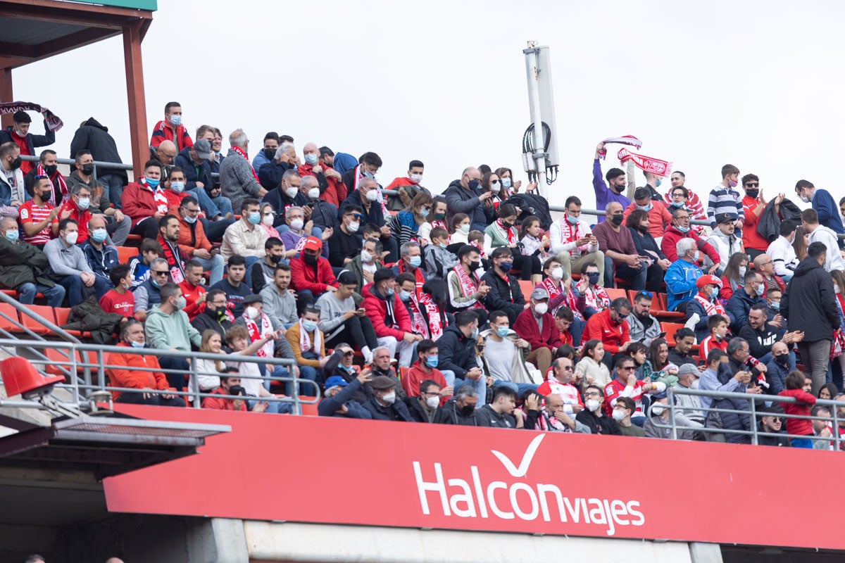 Fotos: Encuéntrate en la grada de Los Cármenes en el Granada-Villarreal