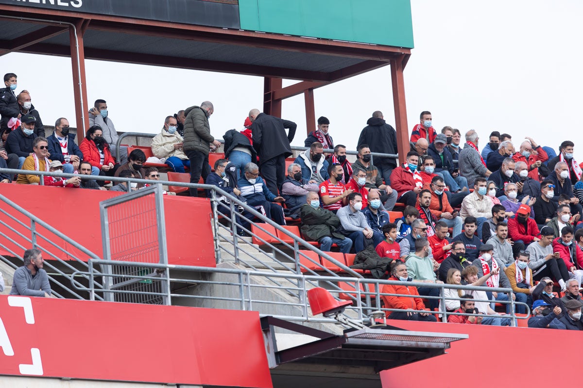Fotos: Encuéntrate en la grada de Los Cármenes en el Granada-Villarreal