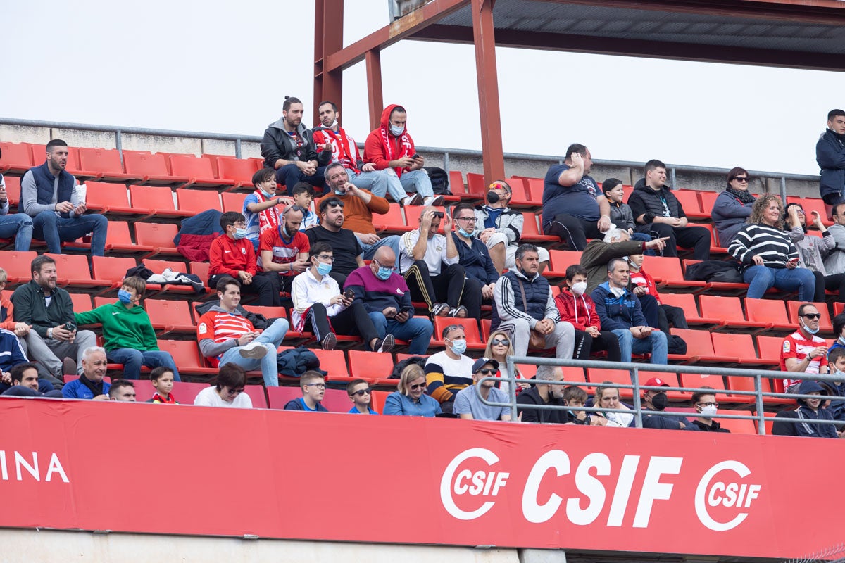 Fotos: Encuéntrate en la grada de Los Cármenes en el Granada-Villarreal