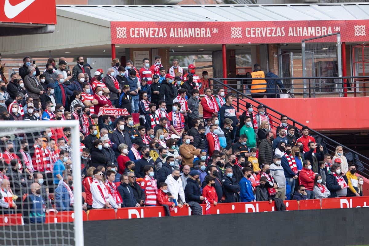 Fotos: Encuéntrate en la grada de Los Cármenes en el Granada-Villarreal