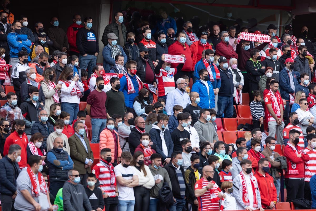 Fotos: Encuéntrate en la grada de Los Cármenes en el Granada-Villarreal