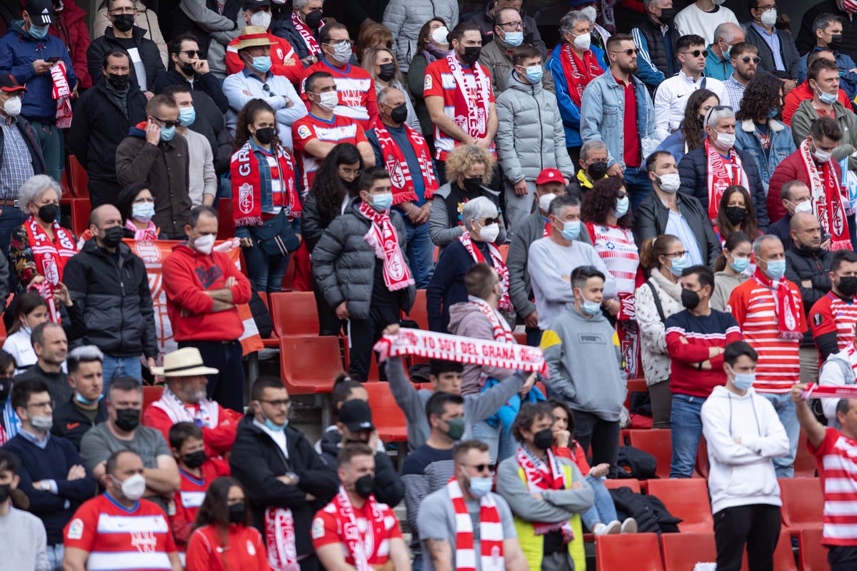 Fotos: Encuéntrate en la grada de Los Cármenes en el Granada-Villarreal