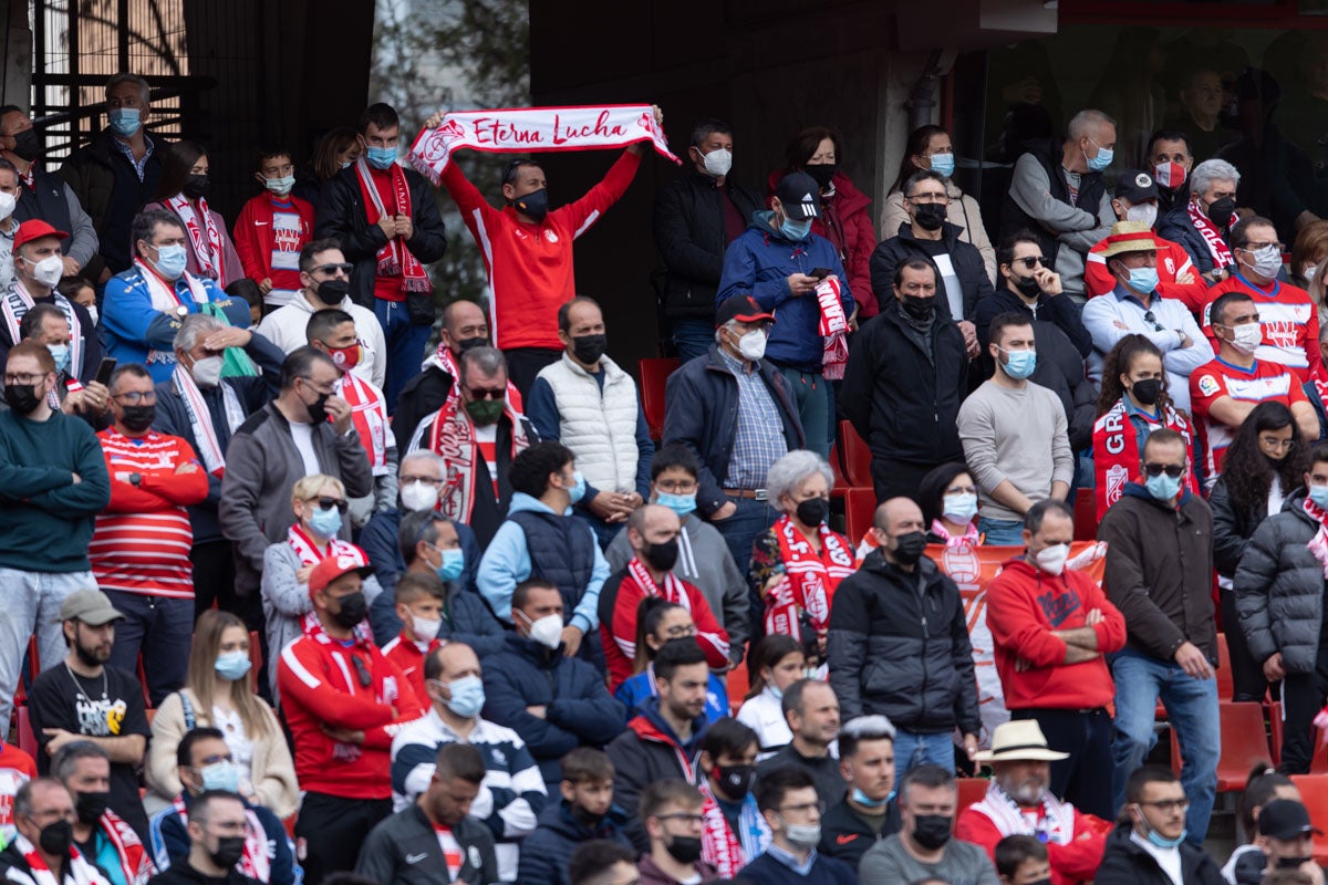 Fotos: Encuéntrate en la grada de Los Cármenes en el Granada-Villarreal