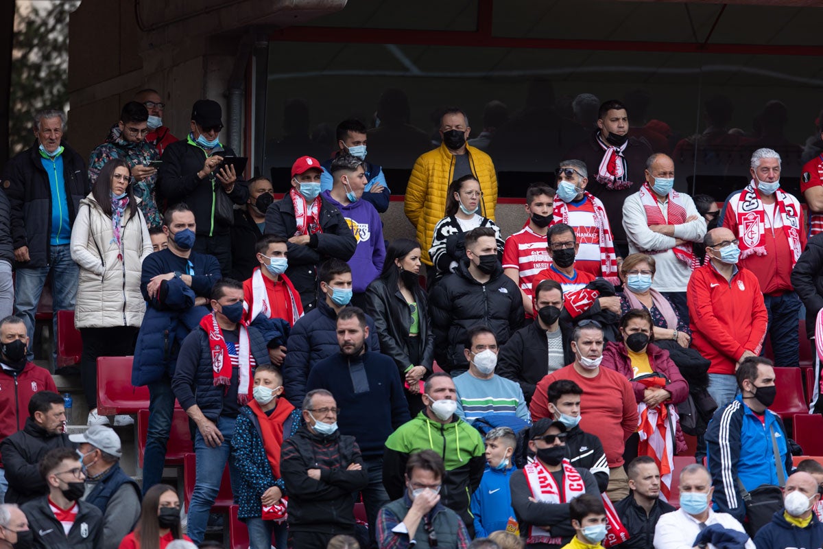 Fotos: Encuéntrate en la grada de Los Cármenes en el Granada-Villarreal