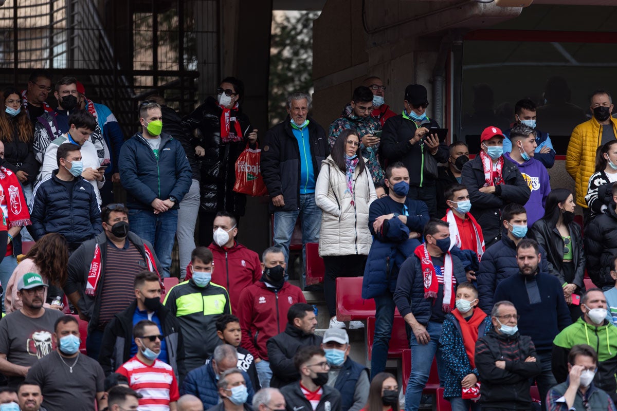 Fotos: Encuéntrate en la grada de Los Cármenes en el Granada-Villarreal