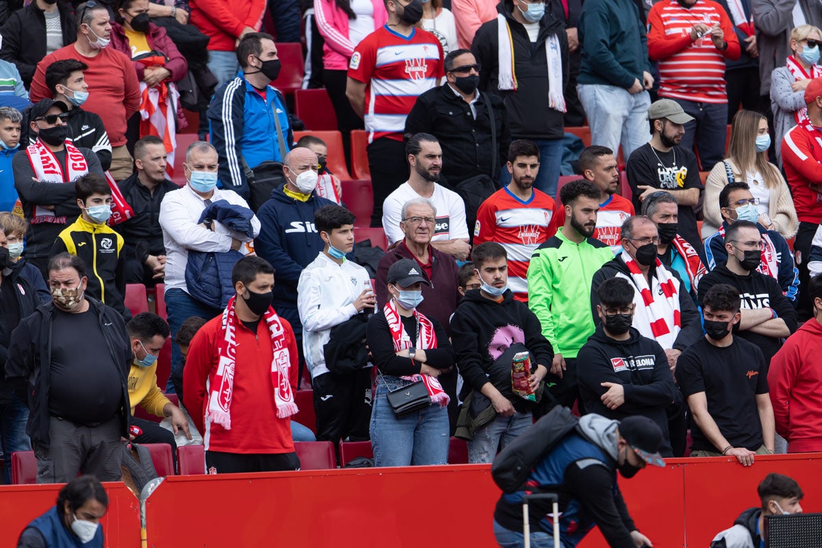Fotos: Encuéntrate en la grada de Los Cármenes en el Granada-Villarreal