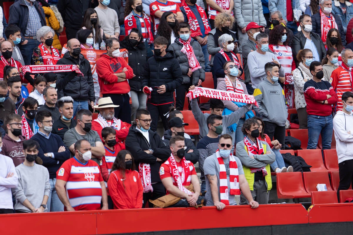 Fotos: Encuéntrate en la grada de Los Cármenes en el Granada-Villarreal