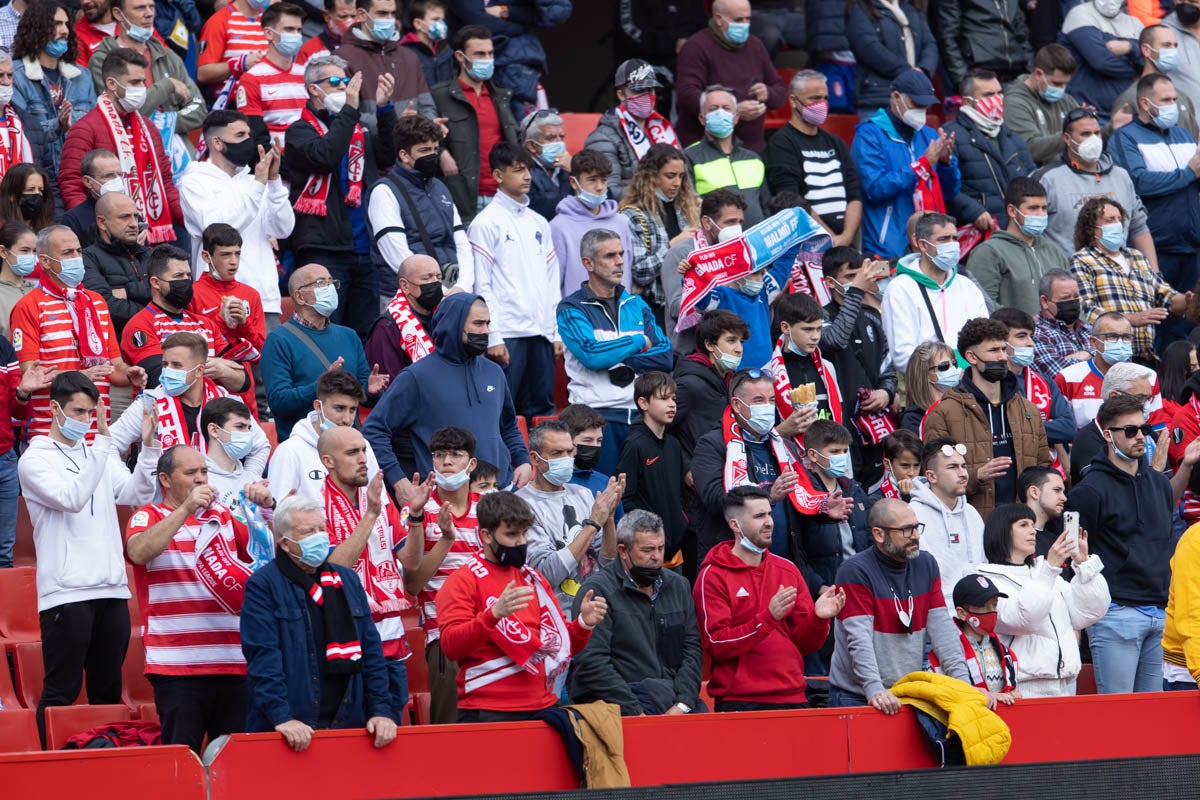 Fotos: Encuéntrate en la grada de Los Cármenes en el Granada-Villarreal