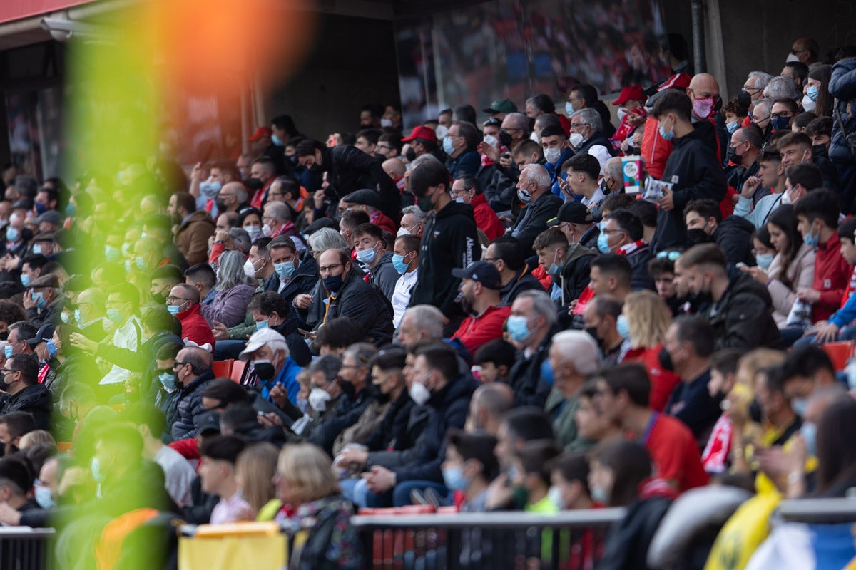 Fotos: Encuéntrate en la grada de Los Cármenes en el Granada-Villarreal