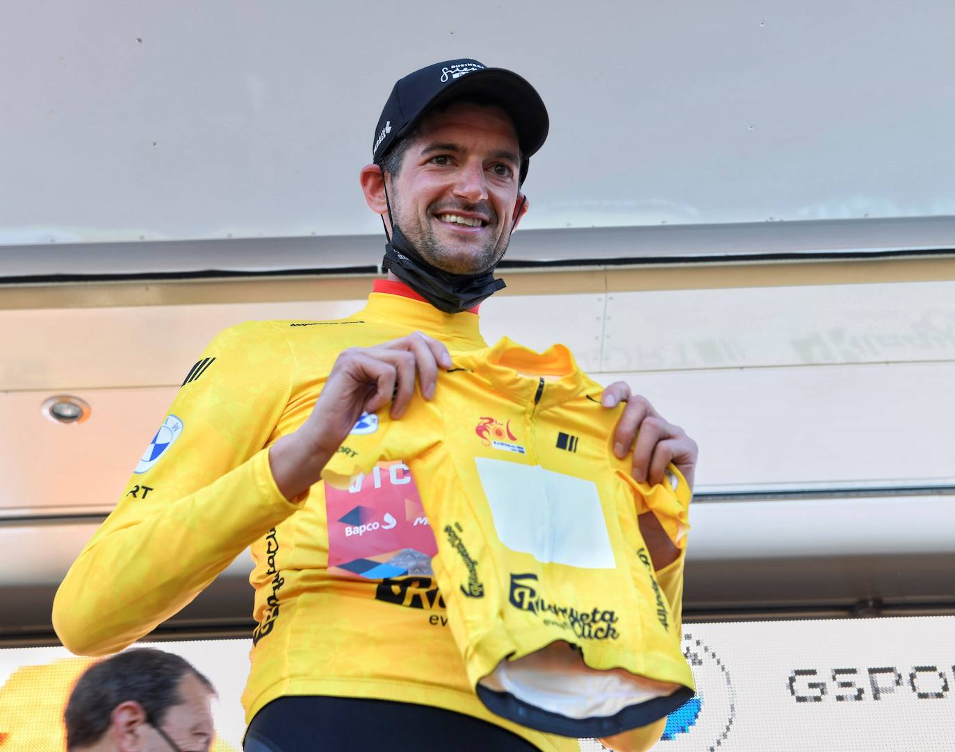 El corredor neerlandés Wouter Poels, en el podio como vencedor de la ronda andaluza.