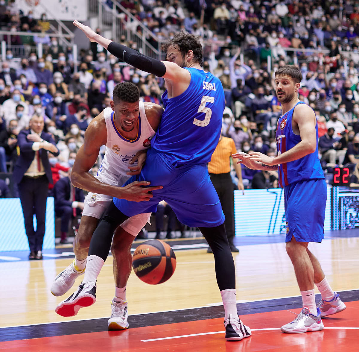 Las mejores imágenes del partido celebrado en el Palacio de los Deportes de Granada