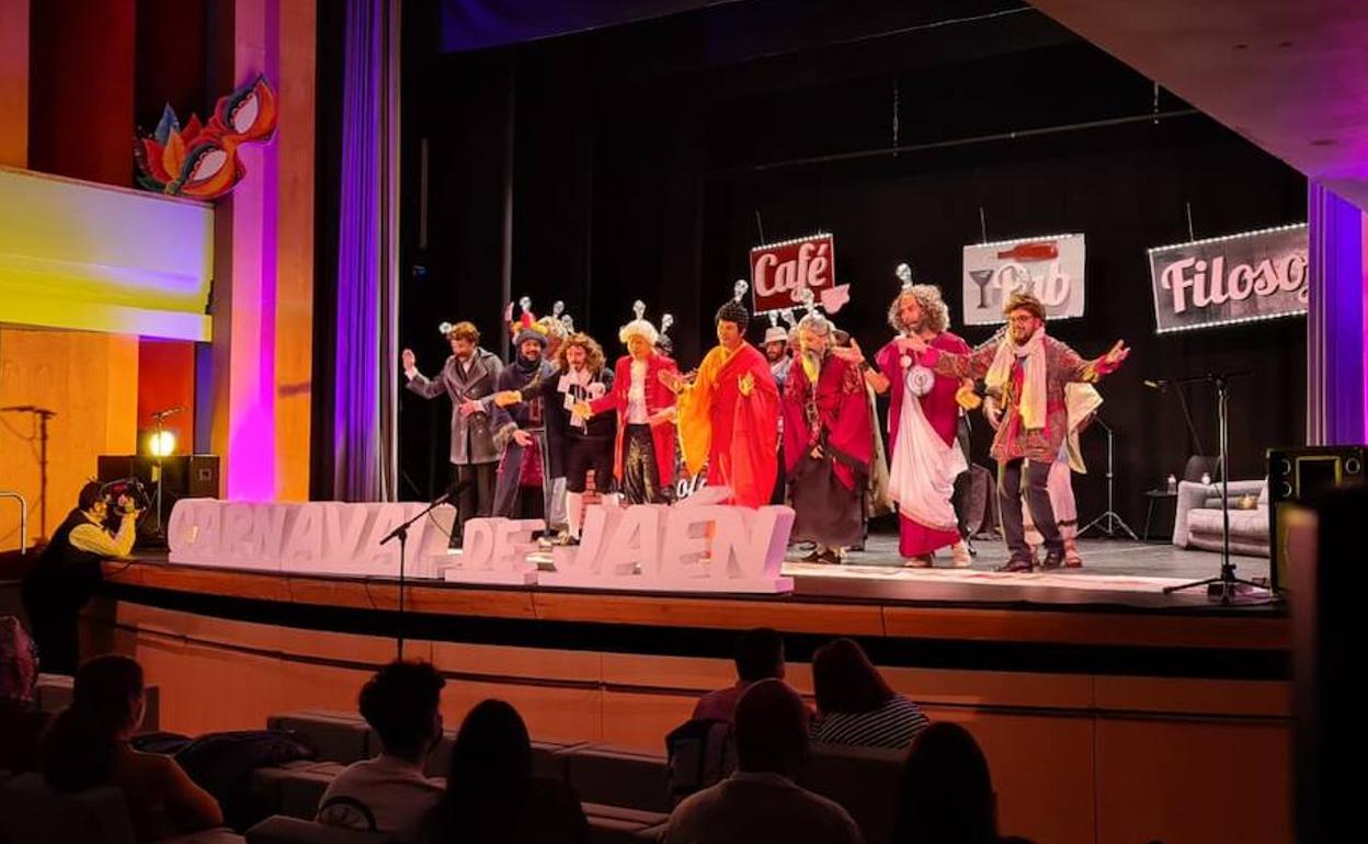 Agrupación Filósofos durante su actuación en la semifinal en el Darymelia. 