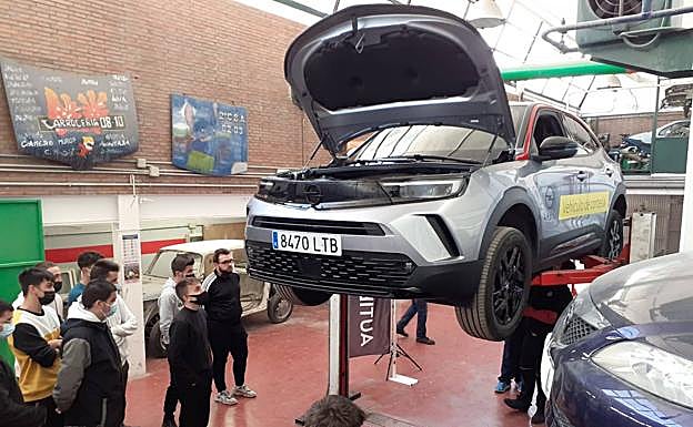 Autiberia continúa con las visitas a los centros educativos mostrando la e-movilidad