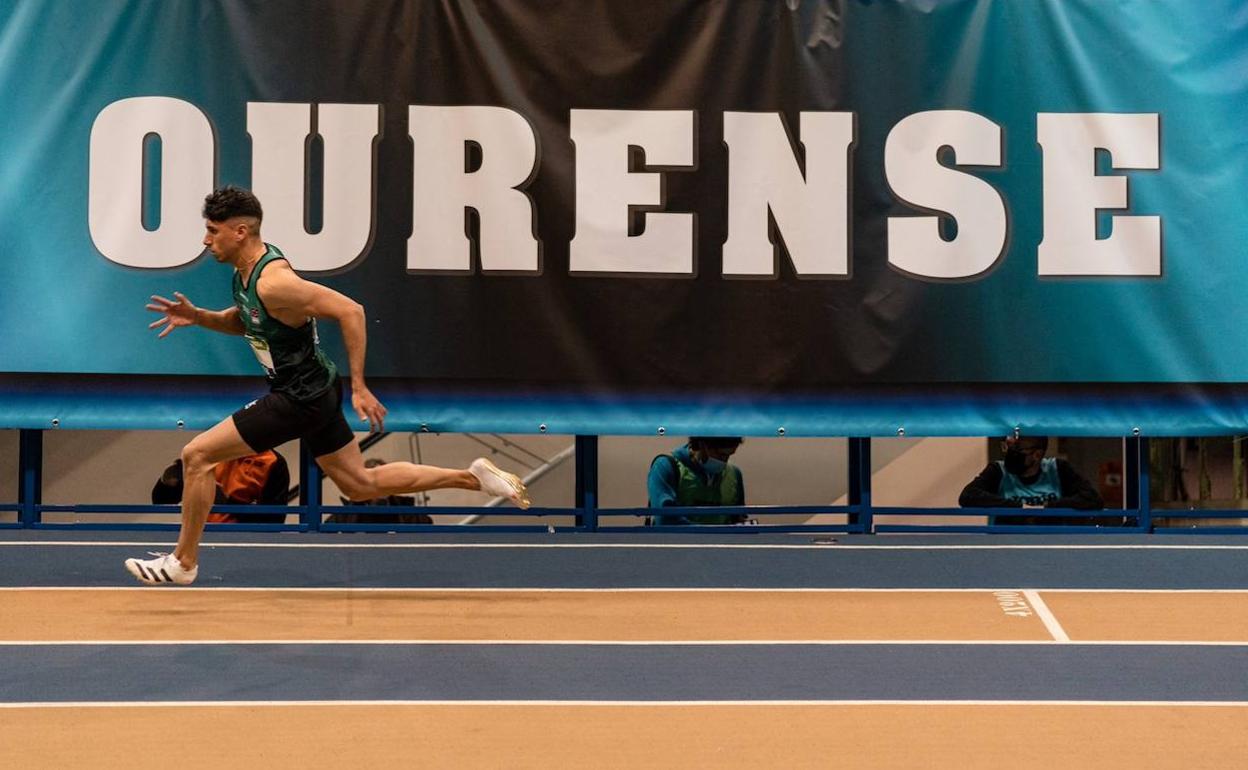 Dani Rodríguez esprinta durante su carrera de primera ronda. 