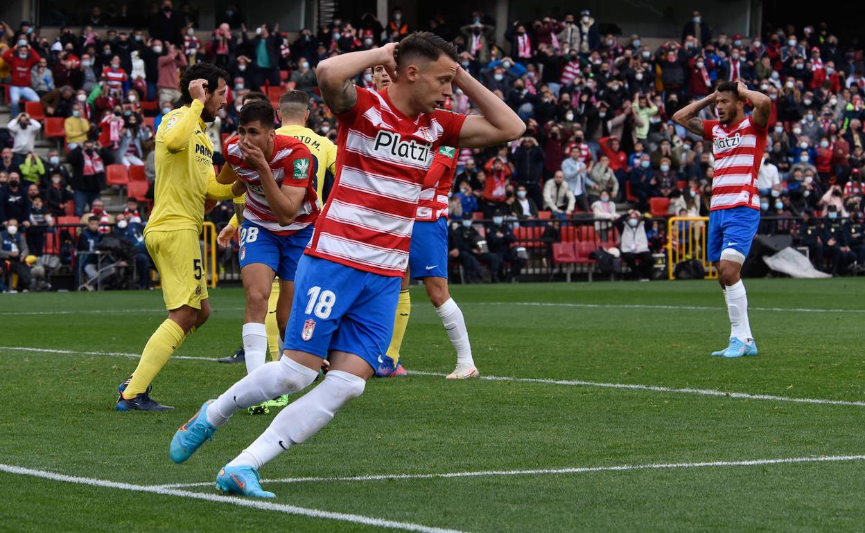 Njegos Petrovic, contra el Villarreal. 