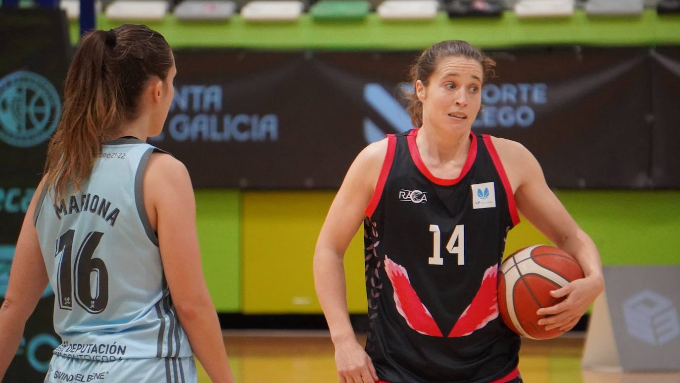 Patricia Benet (derecha), cariacontecida en Vigo. 