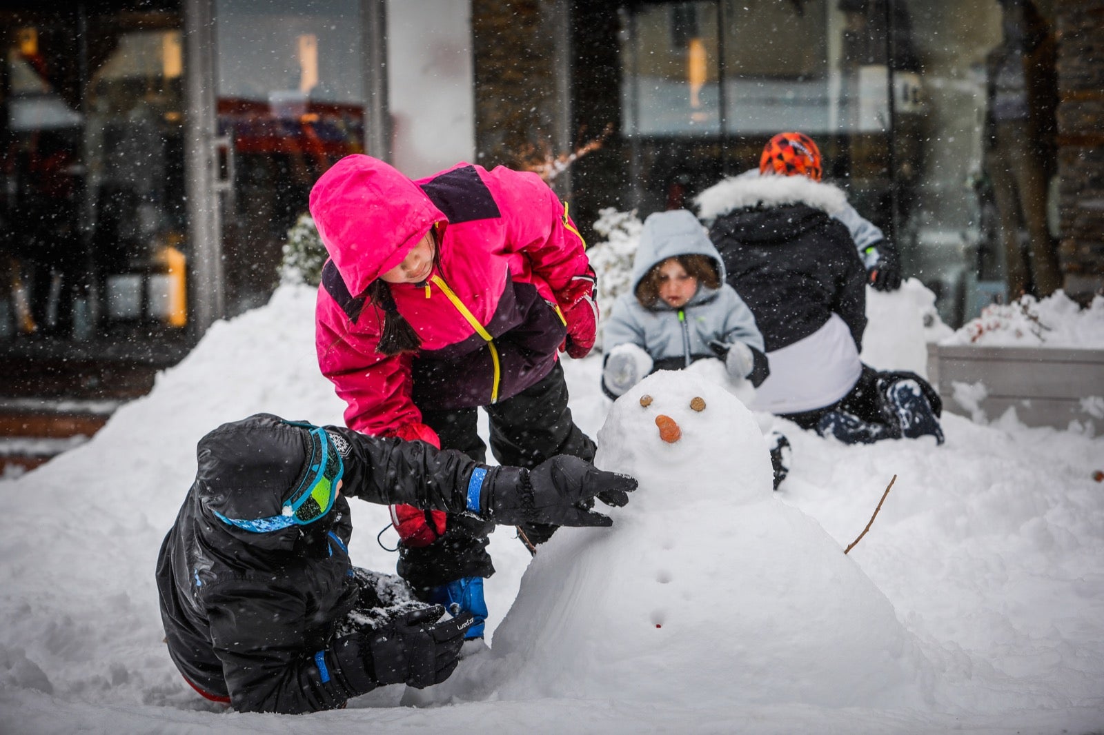 La copiosa nevada en la estación ha dejado estampas muy invernales y esperadas