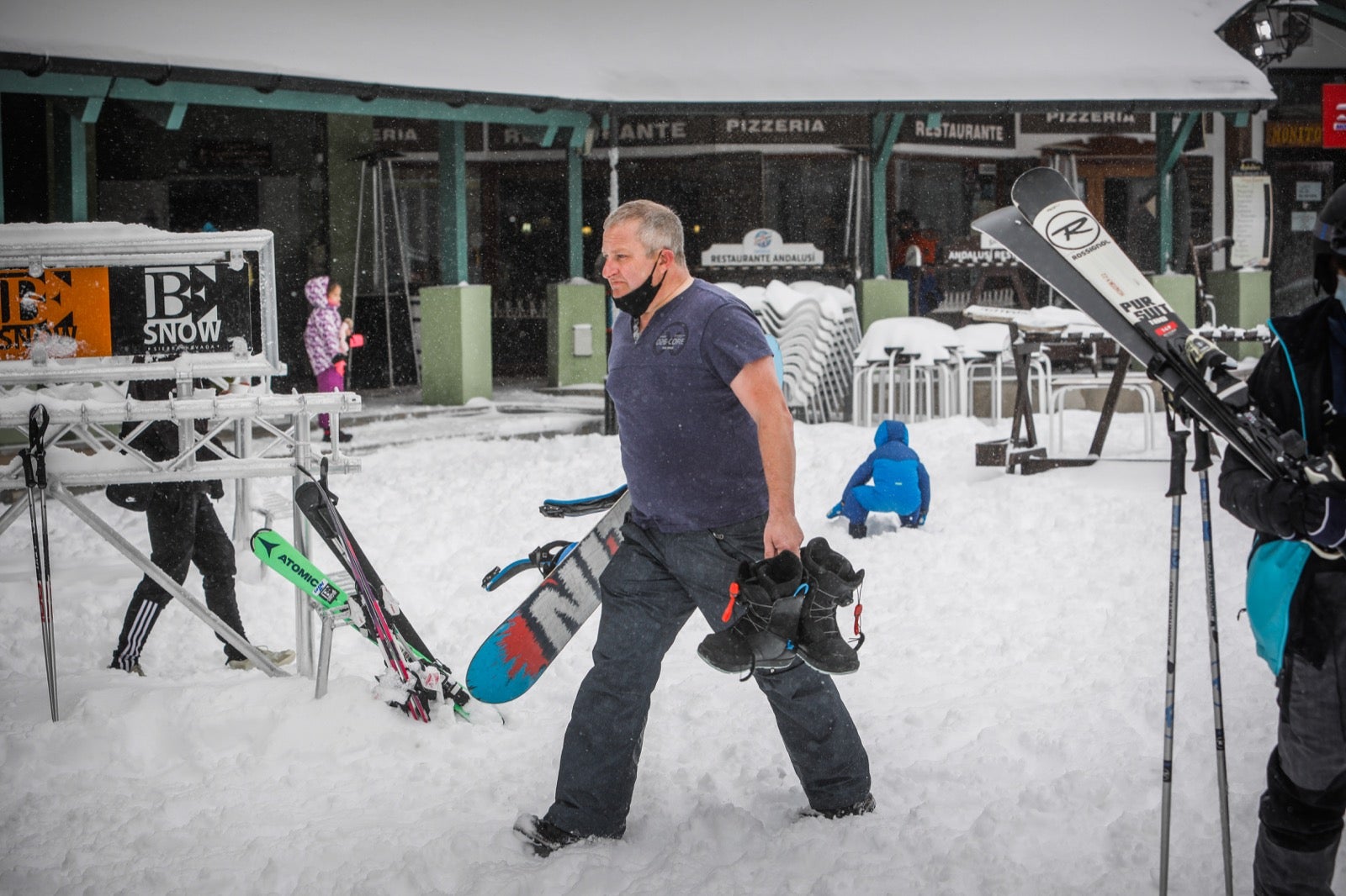 La copiosa nevada en la estación ha dejado estampas muy invernales y esperadas
